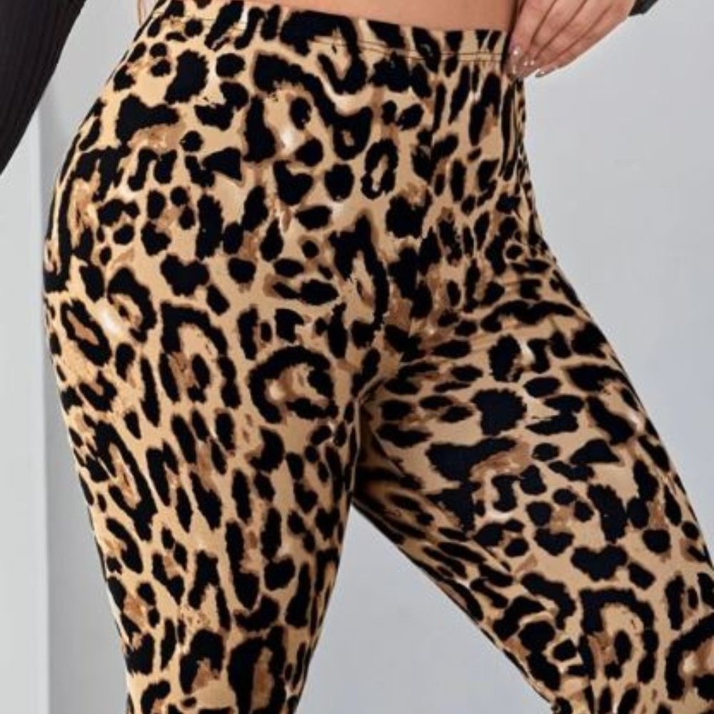 NEVER WORN - PLUS SIZE 3XL (18) - Plus Leopard Print Leggings